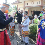 Peringati Hari Guru, Ganjar Minta Bupati/Wali Kota Upayakan Gaji Guru Honorer Minimal UMK