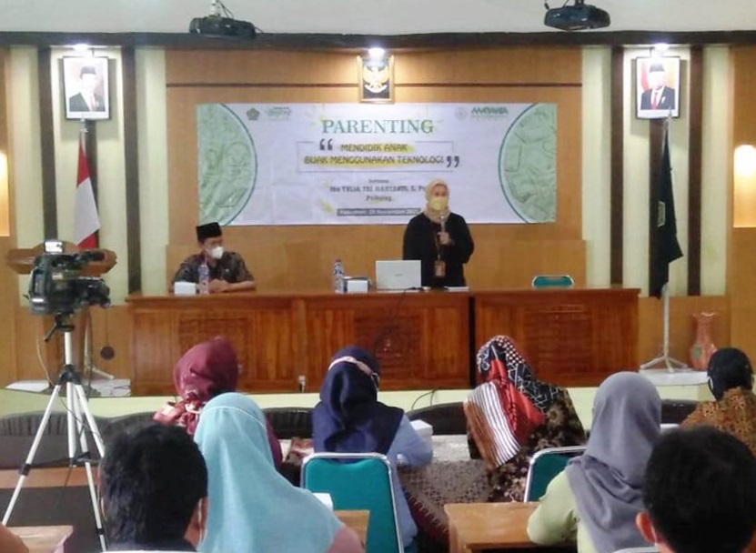 MTsN 1 Kebumen Adakan Parenting, Untuk Meminimalkan Dampak Teknologi Terhadap Anak