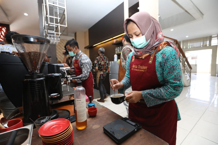 Luar Biasa, 5.190 Orang Mendaftar Pelatihan Barista Padahal Kuotanya Hanya 80  Peserta