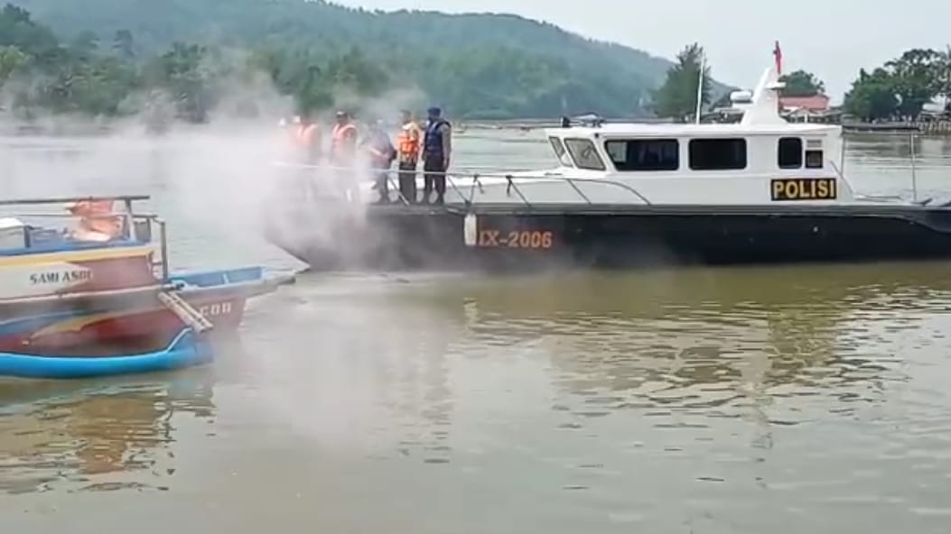 Rawan Kebakaran saat Berlayar, Sat Polairud Polres Kebumen Latihan Padamkan Kebakaran di Kapal Rawan Kebakaran saat Berlayar, Sat Polairud Polres Kebumen Latihan Padamkan Kebakaran di Kapal