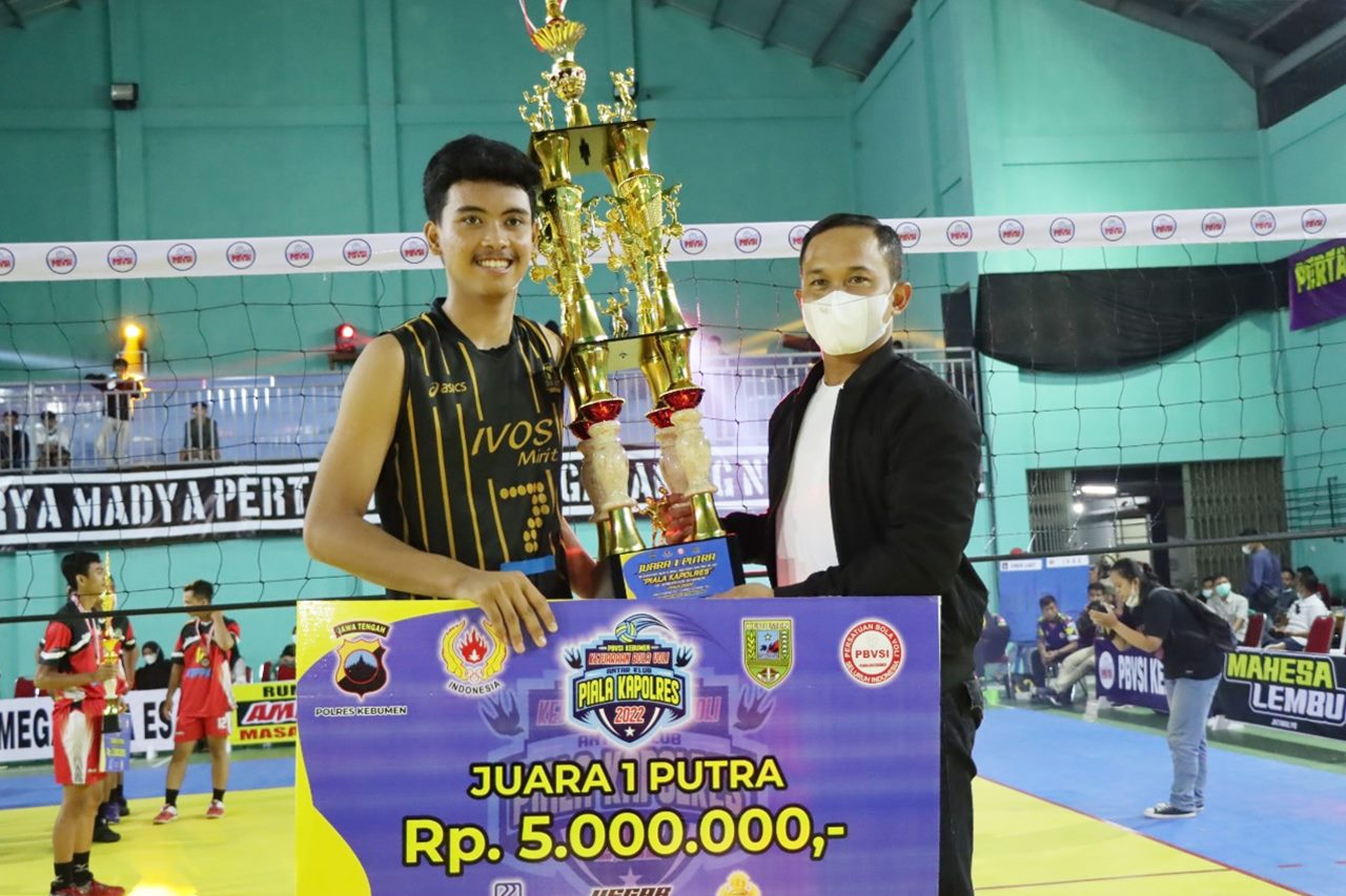 Dua Pemain Terbaik Muncul di Kejurkab Bola Voli Piala Kapolres Kebumen 2022, Ivos dan Voppick Juara