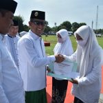 Upacara Hari Santri di Kebumen Berlangsung Meriah, Bupati Beri Penghargaan