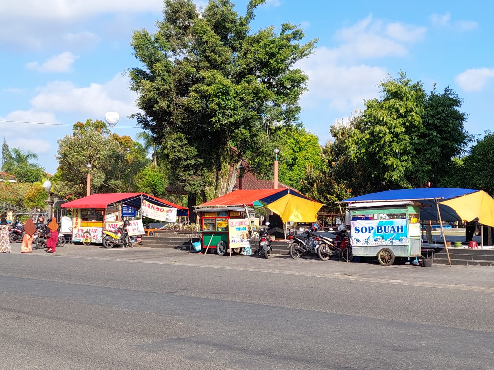 Sepekan Jelang KIE 2023, PKL Alun-Alun Kebumen Sudah Mulai Geser ke Jalan Soekarno Hatta Sepekan Jelang KIE 2023, PKL Alun-Alun Kebumen Sudah Mulai Geser ke Jalan Soekarno Hatta