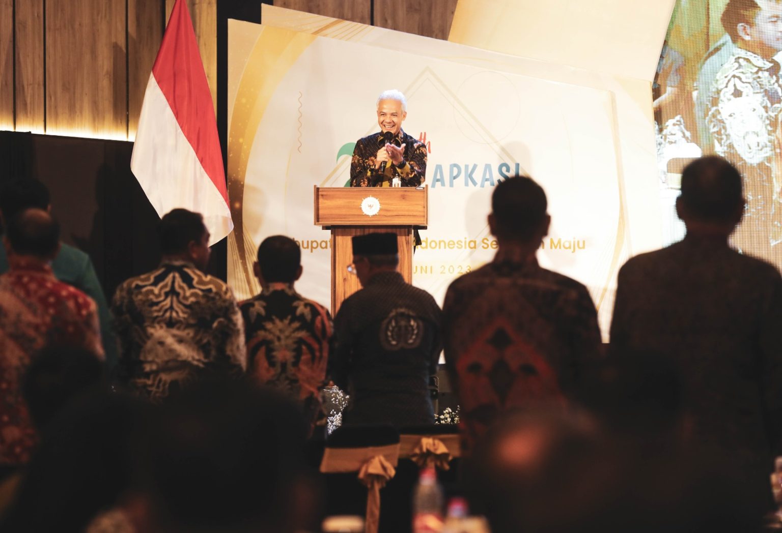 Ganjar Sebut Pemilu 2024 Jadi Momentum Sinkronisasi di Hadapan Acara Bupati se-Indonesia, Apa Maksudnya? Ganjar Sebut Pemilu 2024 Jadi Momentum Sinkronisasi di Hadapan Acara Bupati se-Indonesia, Apa Maksudnya?