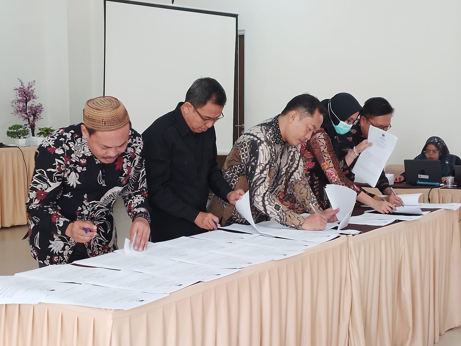 DPT Pemilu 2024 Ditetapkan 1.075.219: Kecamatan Kebumen Terbanyak, Padureso Paling Sedikit, Ini Rinciannya DPT Pemilu 2024 Ditetapkan 1.075.219: Kecamatan Kebumen Terbanyak, Padureso Paling Sedikit, Ini Rinciannya