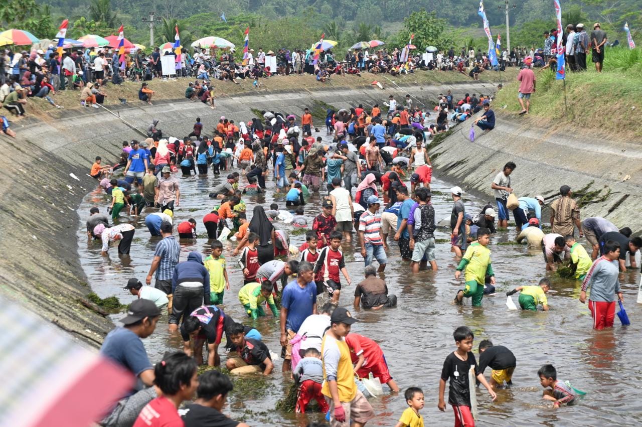 Bupati Kebumen: Meriahnya Festival Kalisat Bukti Destinasi Wisata Desa Tak Kalah Menarik