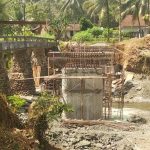 Tinjau Pengerjaan Jembatan di Sempor, Bupati: Pembangunan Tak Hanya di Kota