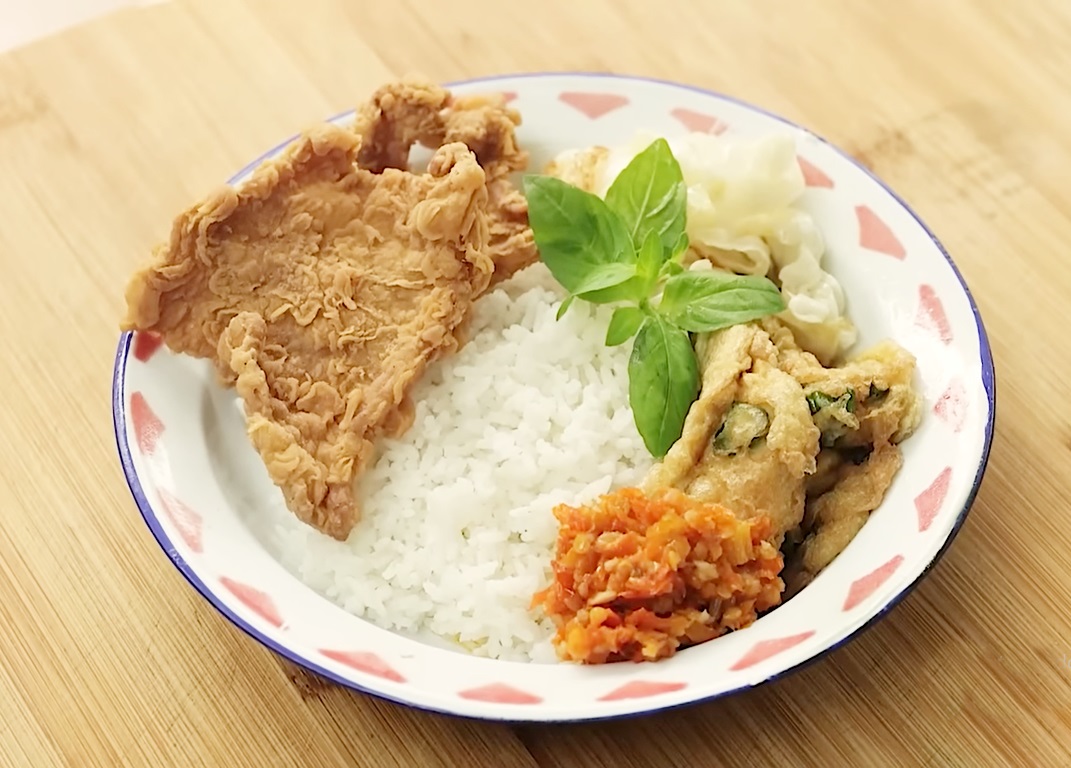 Resep Nasi Kulit Ayam Krispi Sambal Gledek ala Chef Devina: Murah Bukan Murahan, 100 Persen Renyah dan Gurih
