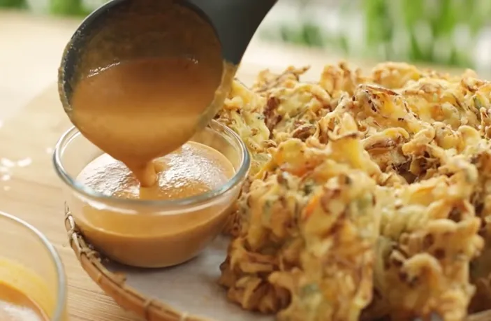 Resep Bakwan Sayur ala Chef Devina Hermawan, Gurih Renyah Lengkap dengan Sambal Kacang