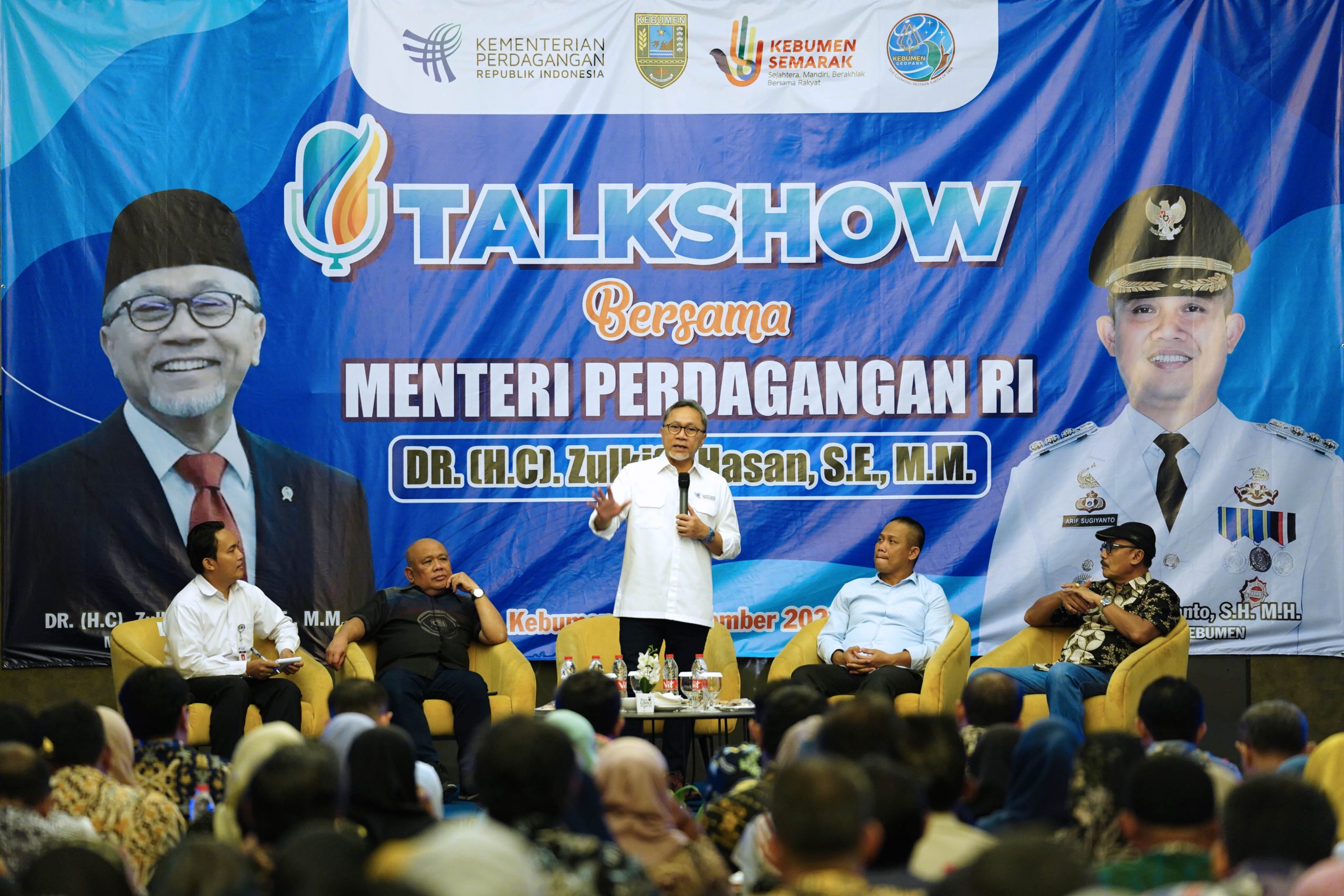 Diskusi Bareng Pelaku UMKM Kebumen, Ini Kata Mendag Zulkifli Hasan Diskusi Bareng Pelaku UMKM Kebumen, Ini Kata Mendag Zulkifli Hasan