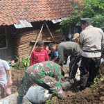 Rumah Warga Karanggayam Nyaris Tertimbun Longsor, Polsek dan Koramil Turun Evakuasi Lumpur