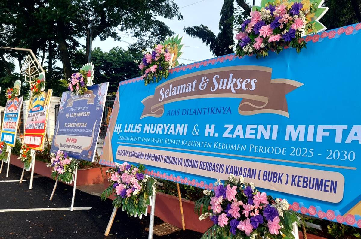 Kebumen Sambut Pemimpin Baru: Karangan Bunga Banjiri Kantor Pemerintah